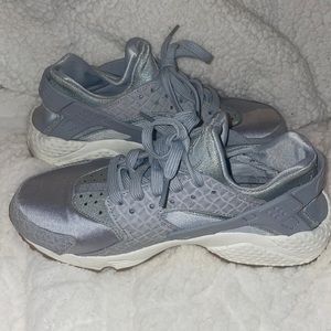 Nike Air Huarache Run Women’s size 8